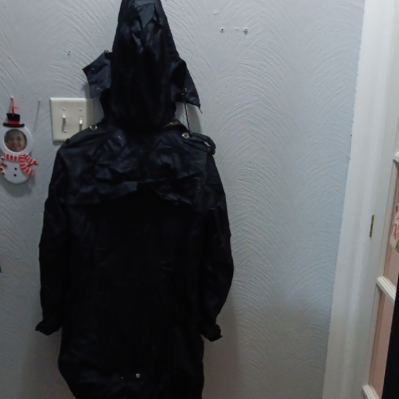 Burberry Beige and Red Striped Garment - Picture 5 of 6